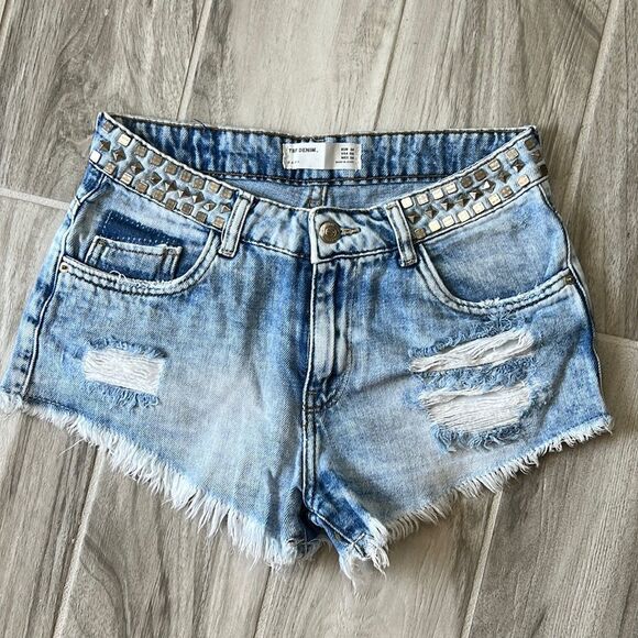 Zara Denim Distressed High Waisted Shorts With Silver Studs Size 2 - Picture 1 of 3